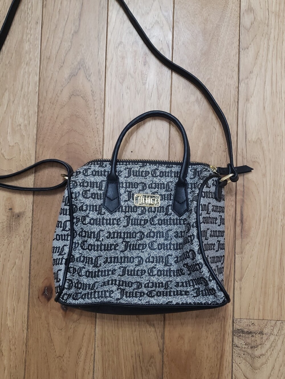 Juicy Couture Black & Gray Logo Purse!